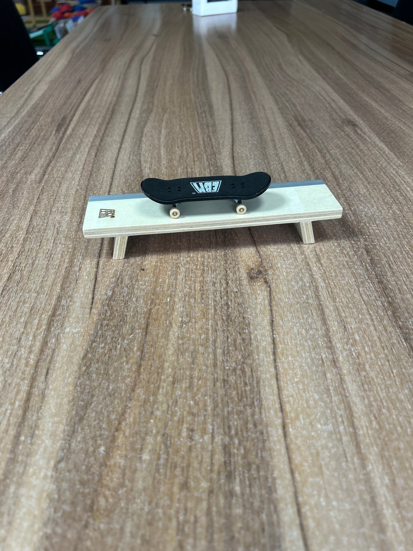 Wooden Grind Bench Fingerboard with Smooth Slide Surface