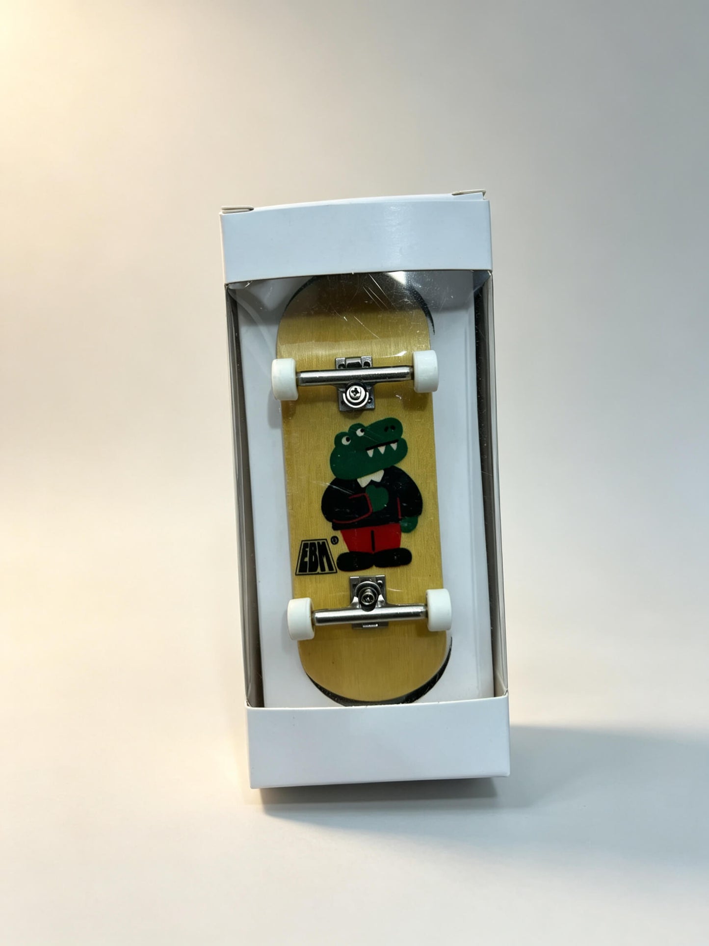 Fingerboard retail gift box, complete finger skateboard inside display box